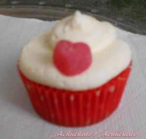 cupcake regaliz rojo y crema2
